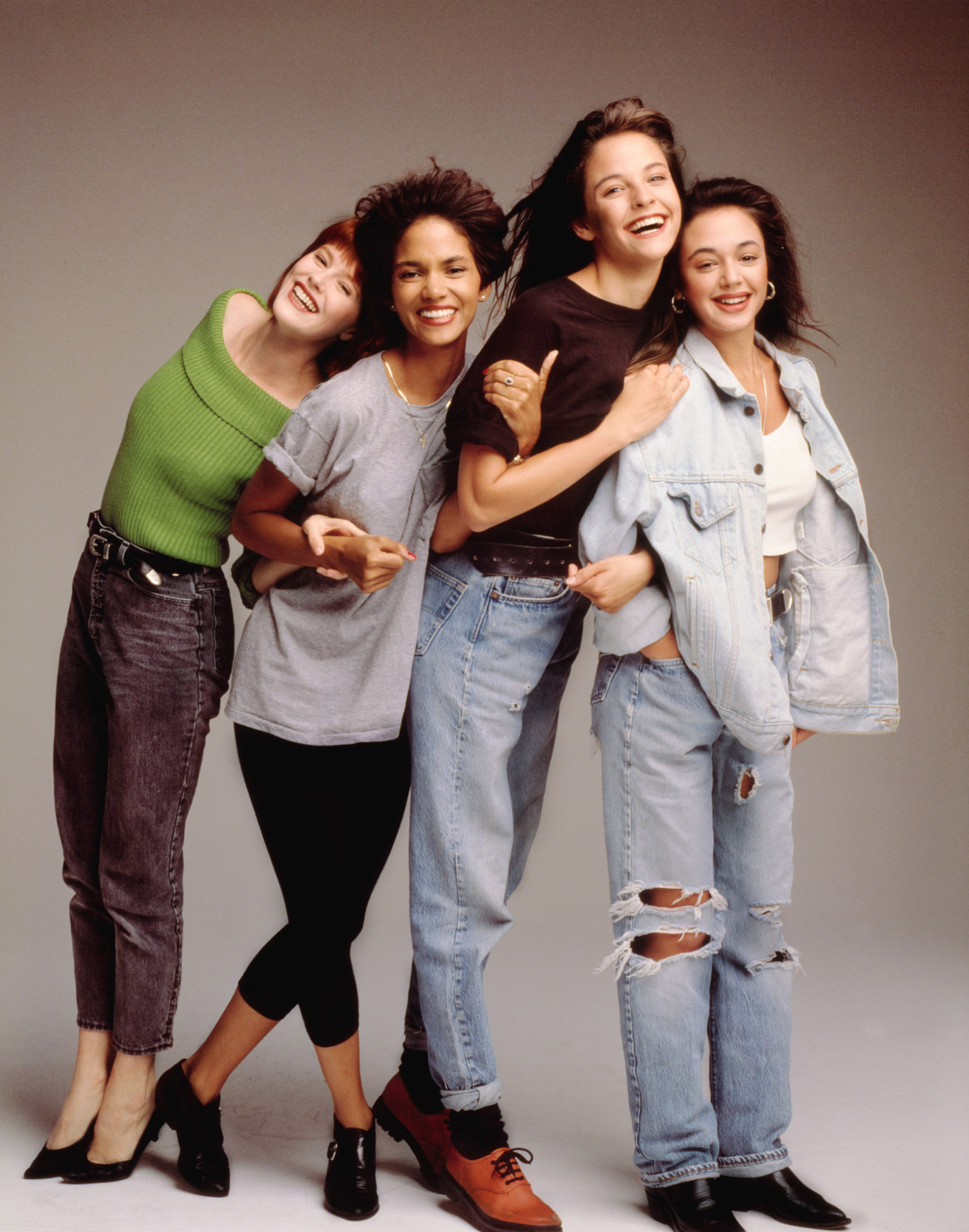 LIVING DOLLS, Deborah Tucker, Halle Berry, Allison Elliot, Leah Remini (l-r), 1989,Image: 98370056, License: Rights-managed, Restrictions: For usage credit please use; Courtesy Everett Collection, Model Release: no, Credit line: Courtesy Everett Collection / Everett / Profimedia